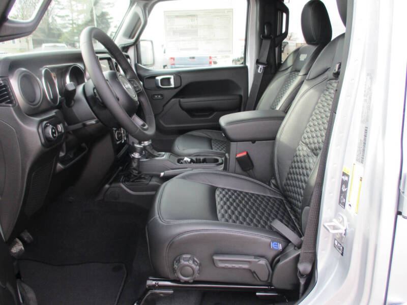 2023 Jeep Gladiator Sport S