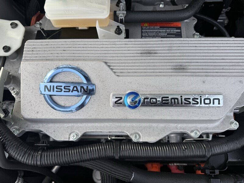 2011 Nissan LEAF SL