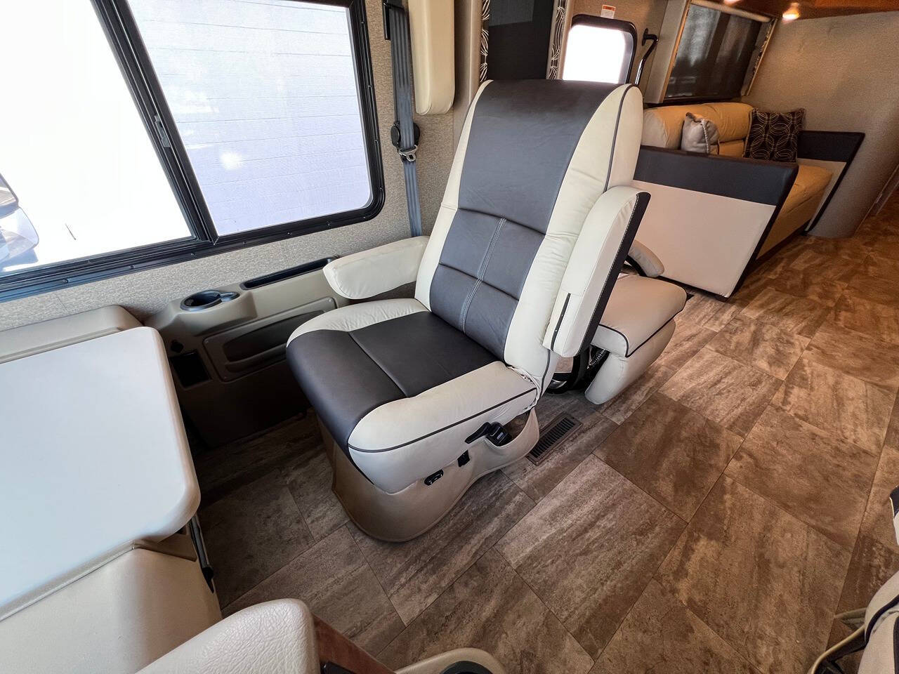 2016 Thor Motor Coach Palazzo for sale at Simple Car Company in Oak Harbor, WA