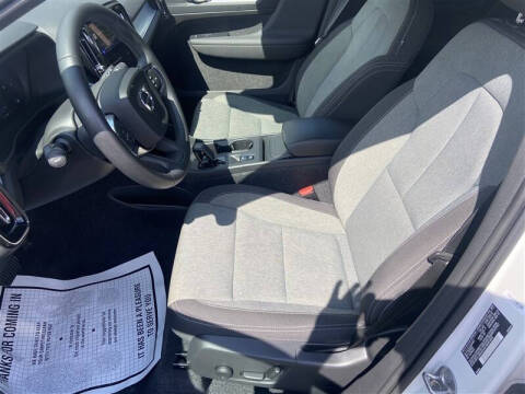 2025 Volvo XC40 B5 Core Bright Theme