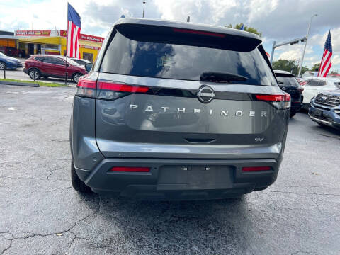 2024 Nissan Pathfinder SV