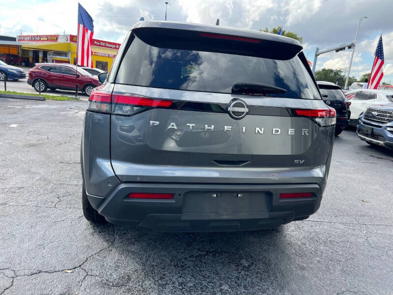 2024 Nissan Pathfinder SV