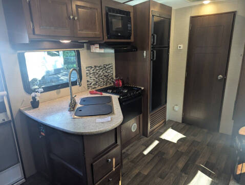 2016 Keystone RV Bullet 22RBPR / 25ft