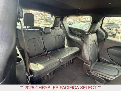 2025 Chrysler Pacifica Select
