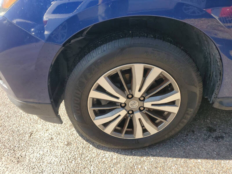 2020 Nissan Pathfinder SV