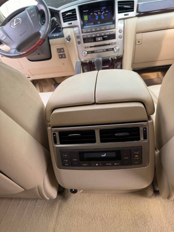 2013 Lexus LX 570