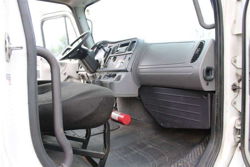 2013 Freightliner M2 106