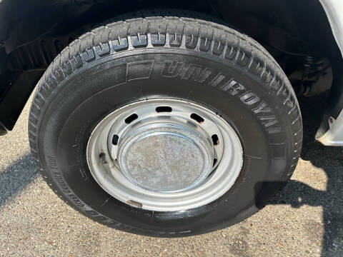 2003 Ford E-Series E-150 Base