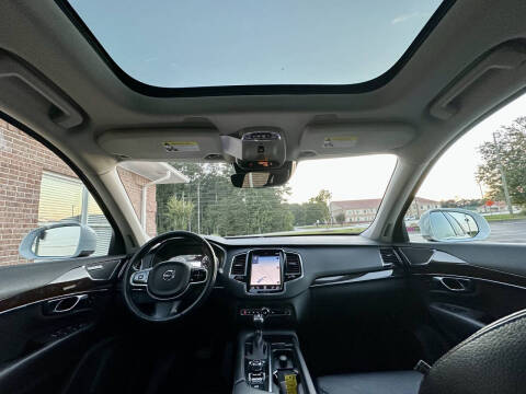 2016 Volvo XC90 T6 Momentum