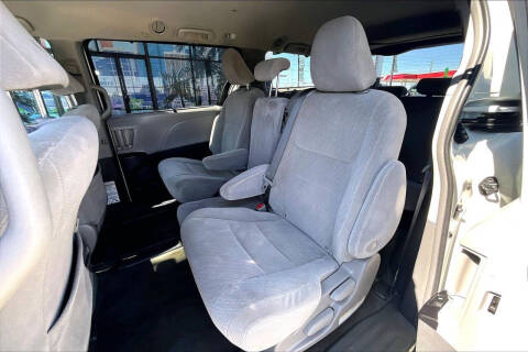 2021 Toyota Sienna LE 8-Passenger