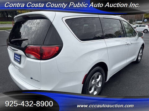 2017 Chrysler Pacifica Hybrid Touring Plus