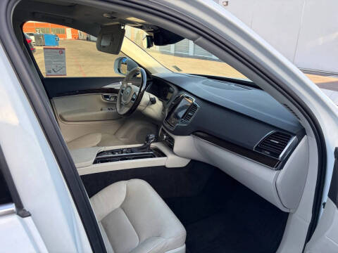 2017 Volvo XC90 T5 Momentum