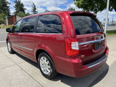 2014 Chrysler Town and Country Touring
