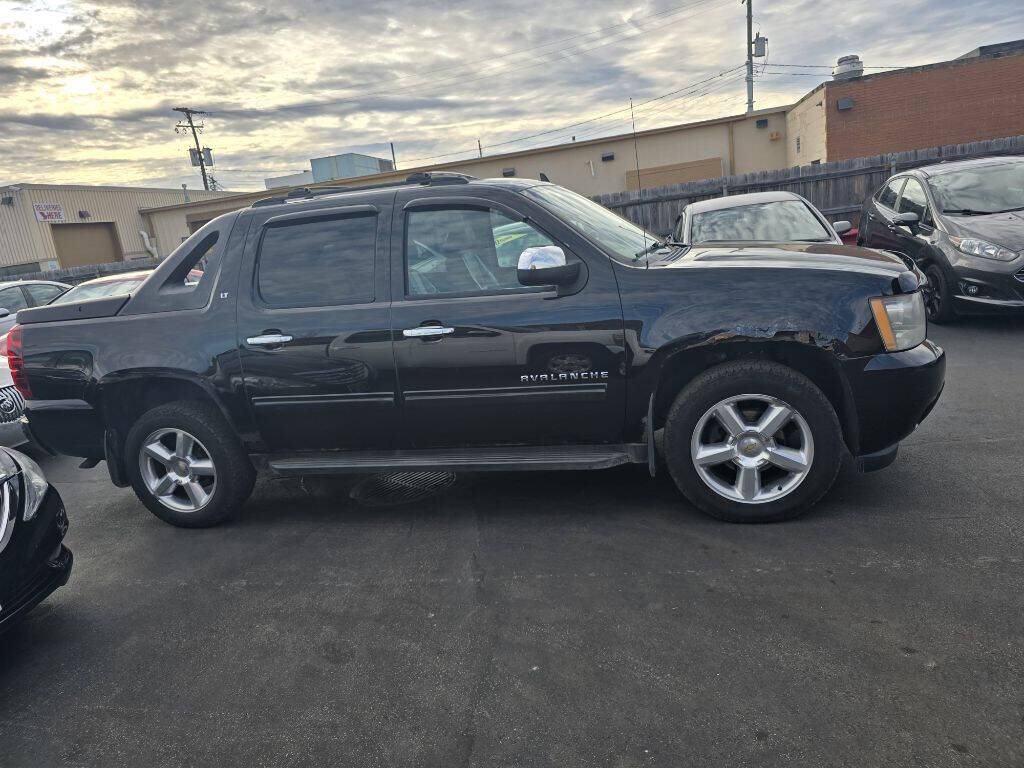 2011 Chevrolet Avalanche for sale at ENZO AUTO in Parma, OH