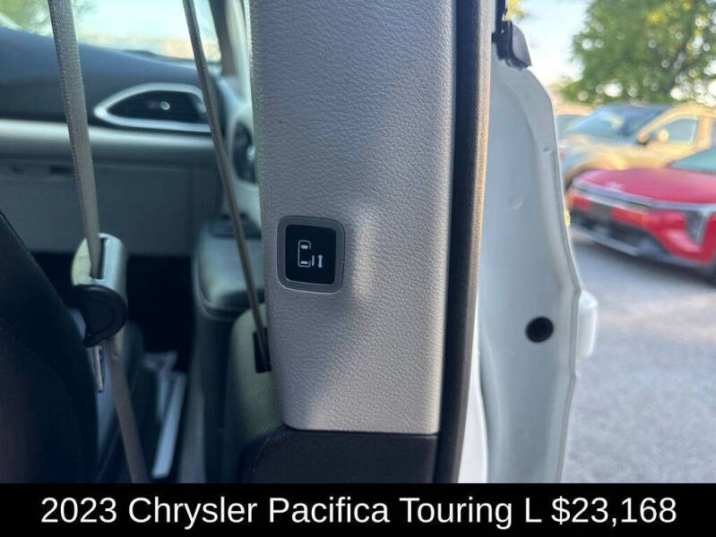 2023 Chrysler Pacifica Touring L