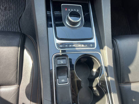 2017 Jaguar F-PACE 35t Prestige