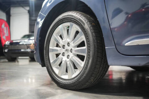 2013 Toyota Sienna LE 7-Passenger