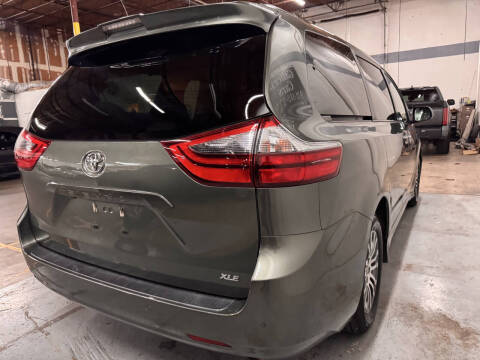 2020 Toyota Sienna XLE 8-Passenger