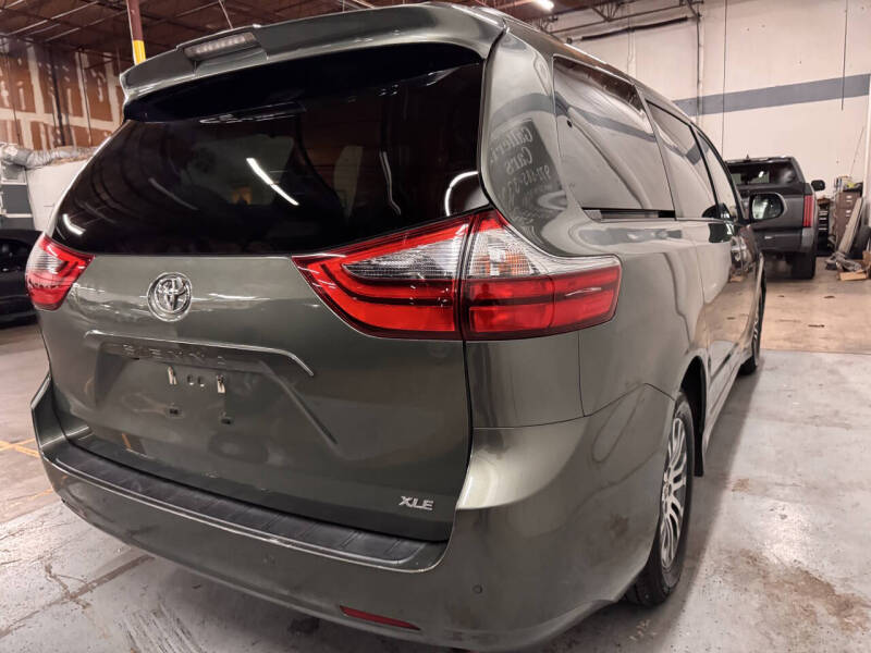 2020 Toyota Sienna XLE 8-Passenger