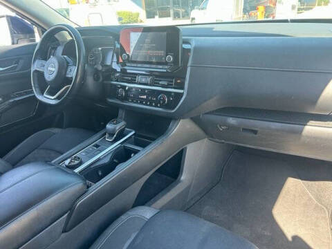 2022 Nissan Pathfinder SV