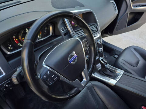 2016 Volvo XC60 T5 Drive-E Platinum