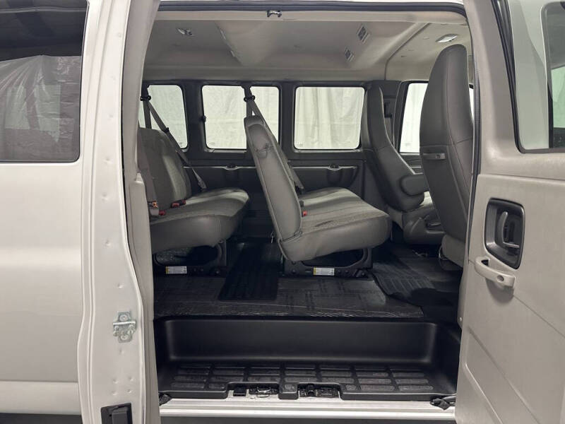 2025 Chevrolet Express LT 3500