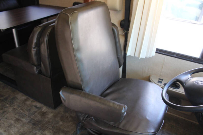 2015 Thor Motor Coach Challenger 37DT