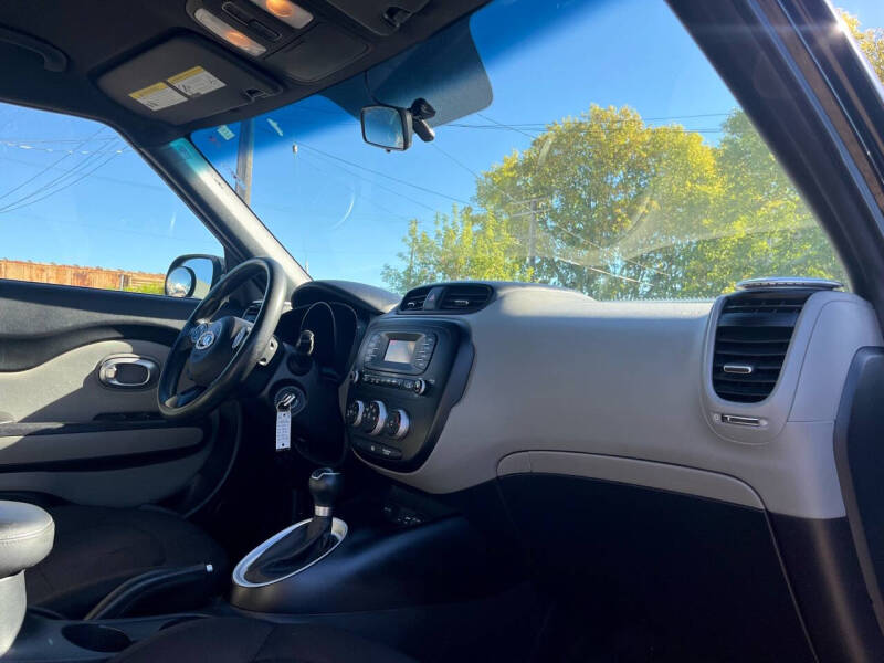 2016 Kia Soul Base photo 14