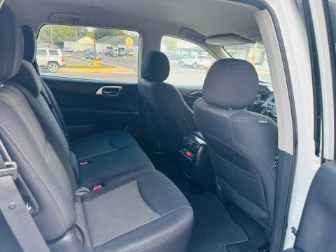 2017 Nissan Pathfinder SV