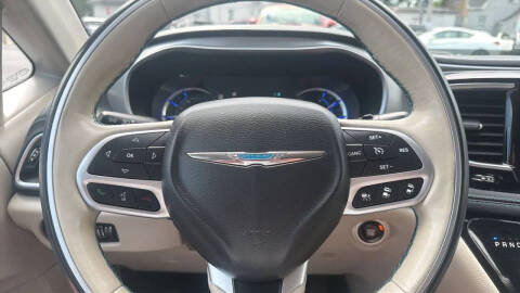 2017 Chrysler Pacifica Hybrid Platinum