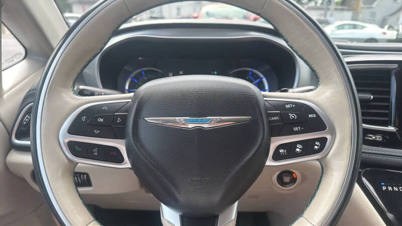 2017 Chrysler Pacifica Hybrid Platinum