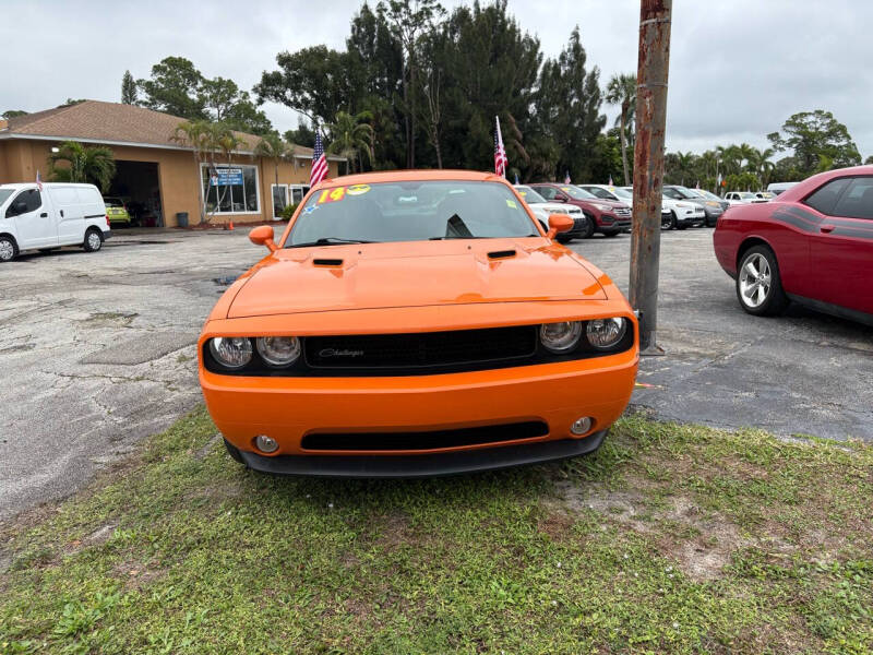 2014 Dodge Challenger SXT photo 5