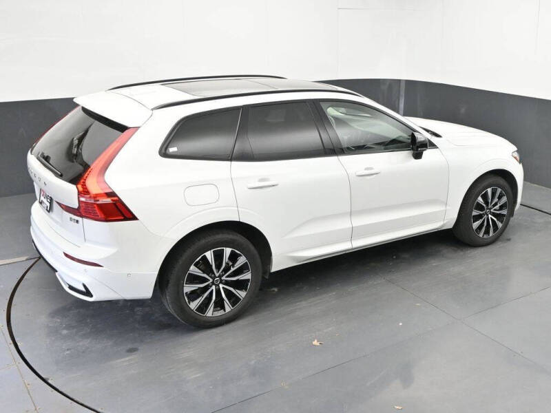 2025 Volvo XC60 B5 Plus Dark Theme