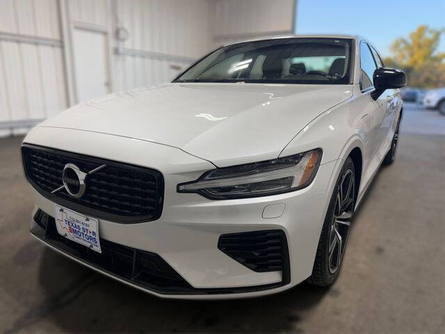 2022 Volvo S60 Recharge T8 R-Design Expression