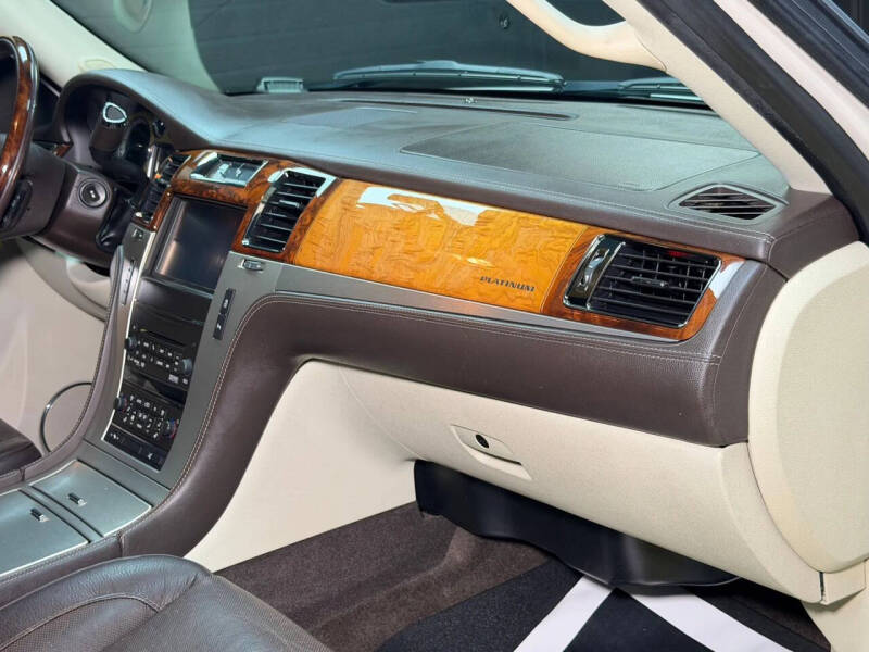 2012 Cadillac Escalade Platinum Edition