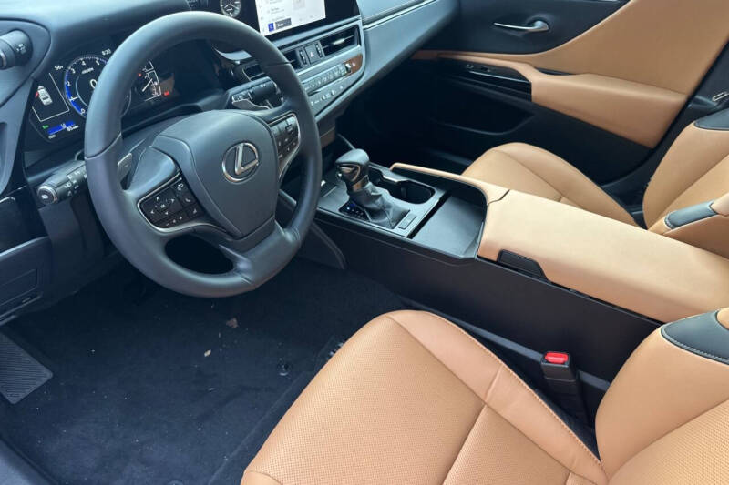 2025 Lexus ES 350