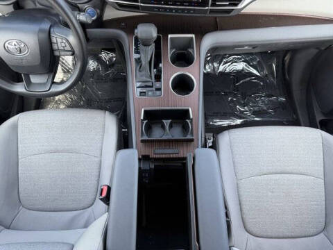 2024 Toyota Sienna LE 8-Passenger