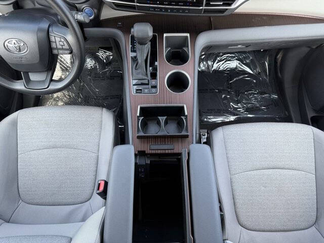 2024 Toyota Sienna LE 8-Passenger