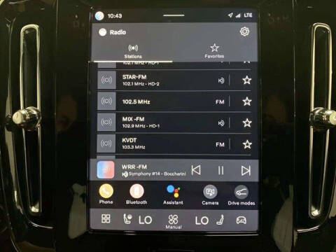 2025 Volvo XC40 B5 Plus Dark Theme