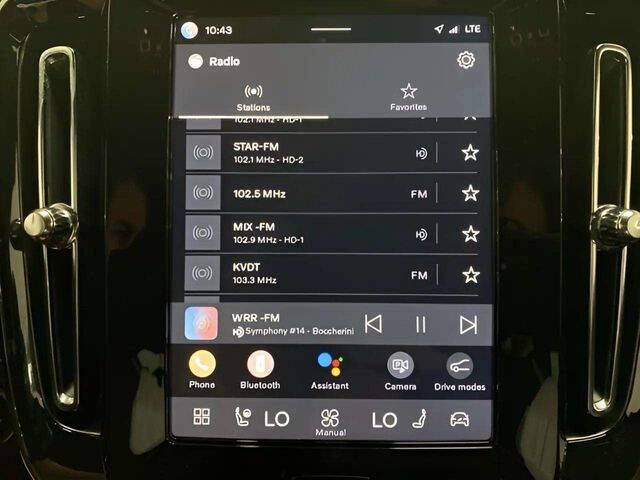 2025 Volvo XC40 B5 Plus Dark Theme