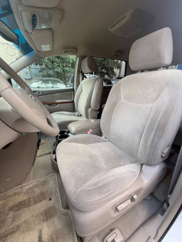 2004 Toyota Sienna XLE Limited 7 Passenger