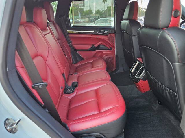 2017 Porsche Cayenne Platinum Edition