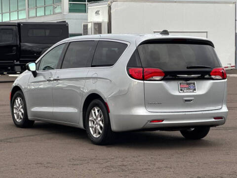 2024 Chrysler Voyager LX