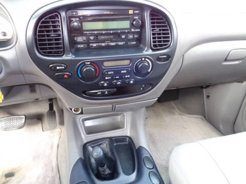 2004 Toyota Sequoia SR5