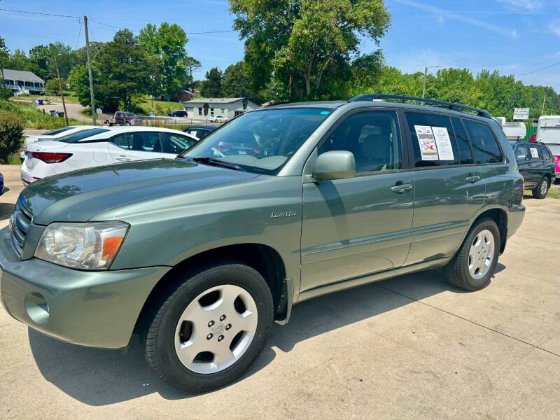 2004 Toyota Highlander for sale at Van 2 Auto Sales Inc in Siler City NC