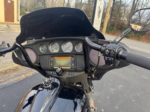 2014 Harley-Davidson FLHTCU103 -