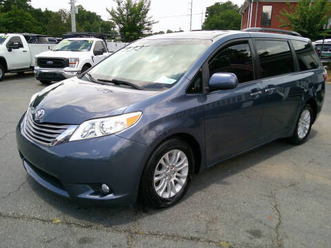 2015 Toyota Sienna XLE 8-Passenger