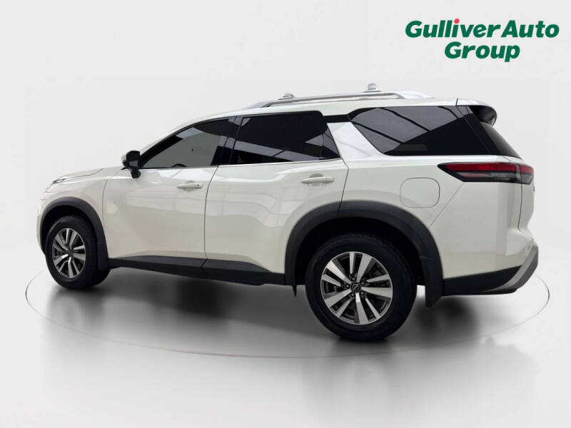 2022 Nissan Pathfinder SL