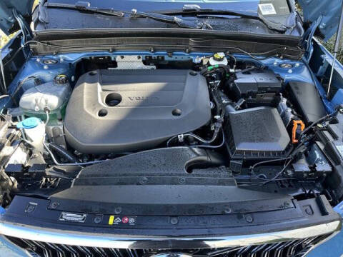 2025 Volvo XC40 B5 Core Bright Theme