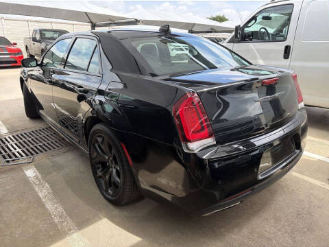 2021 Chrysler 300 Touring
